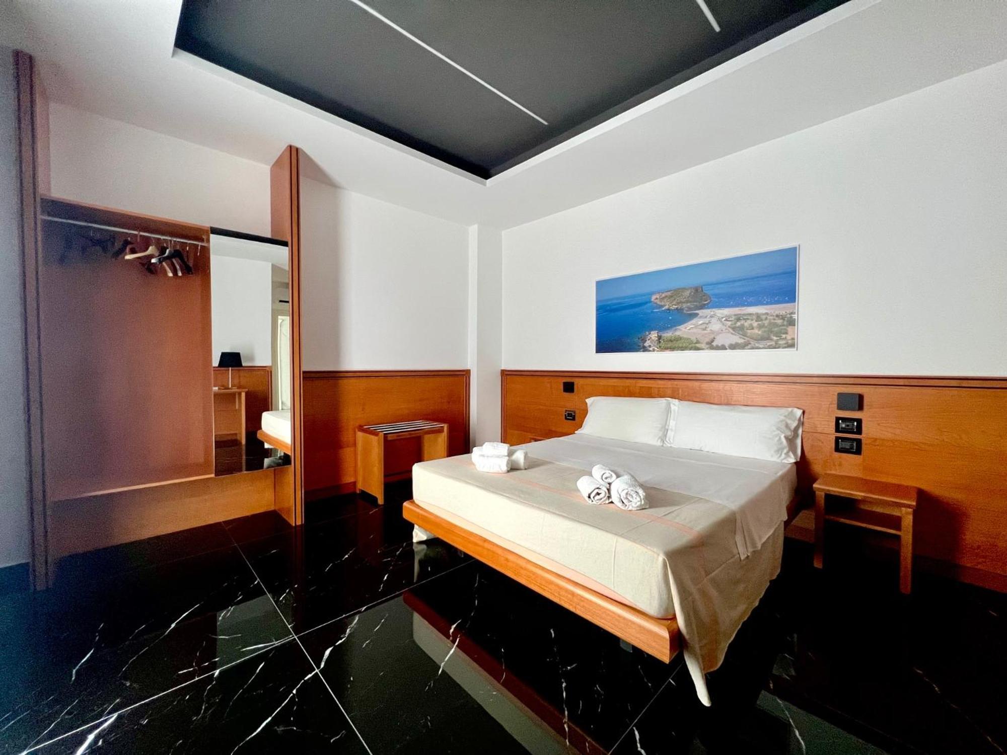 Hotel Tea Deluxe - Praia Praia a Mare Buitenkant foto